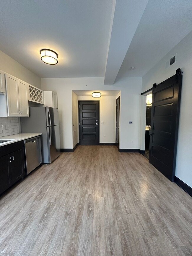 Photo - LEASE SPECIAL! HALF OFF FIRST FULL MONTH! Historic and Upscale 1 Bedroom 1 Bathroom Downtown Unidad #208