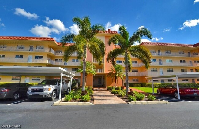 Photo - 307 Goodlette-Frank Rd Unidad 506B Rental