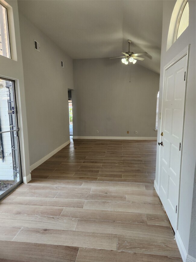 Photo - 9339 Stonecreek Ln