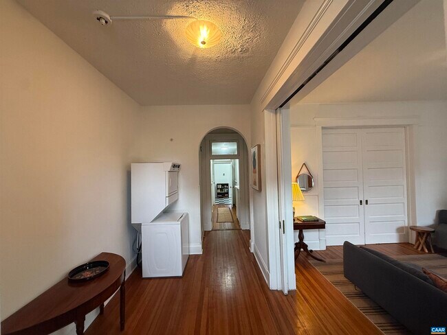 Photo - 615 E High St