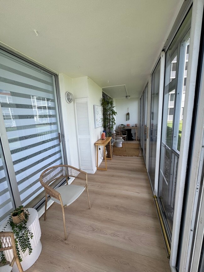 100 Paradise Harbour Blvd Unit 104