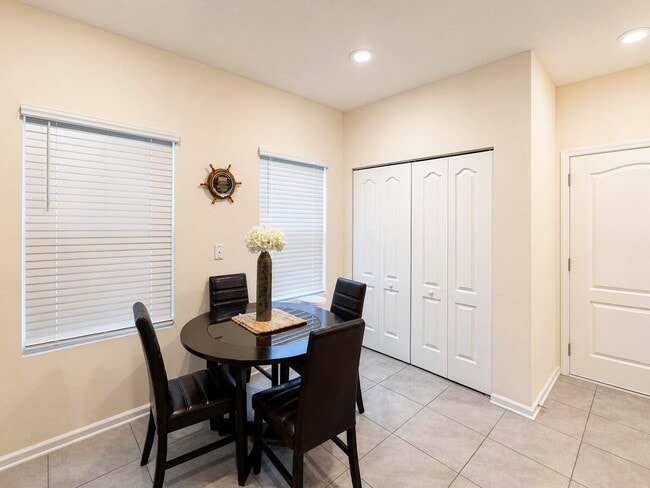 400 Aralia Ln