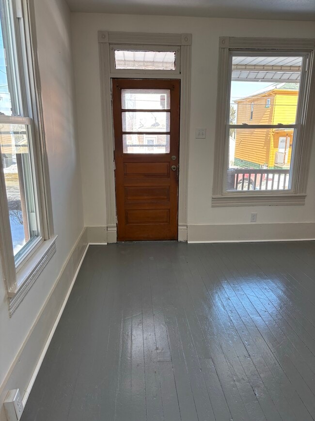 Photo - 19 W Chartes St