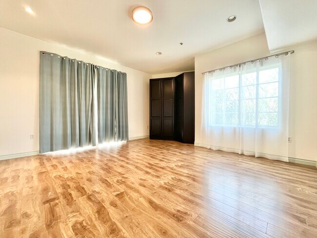 Photo - 6064 Hazelhurst Pl Unidad 1A