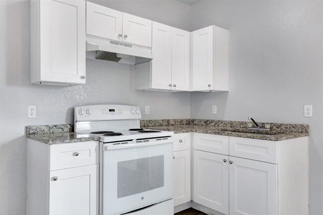 Photo - 438 S San Joaquin Ave