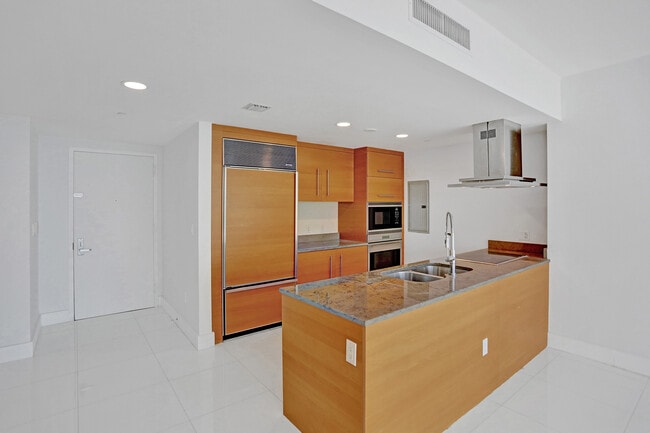 Building Photo - 495 Brickell Unit 4405 Rental