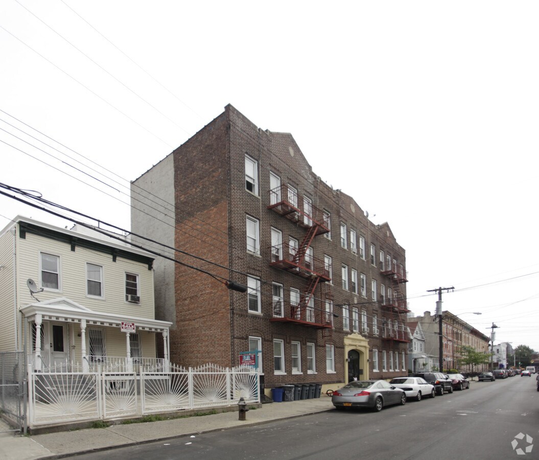 Photo - Lincoln Court Apartments