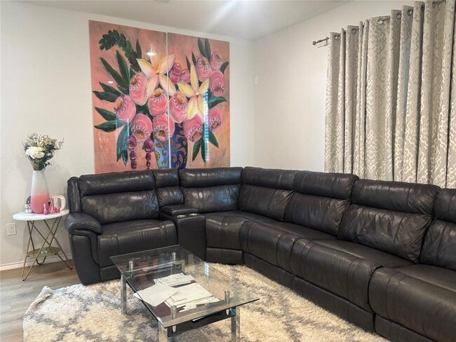 Photo - 504 Ayinger Ln