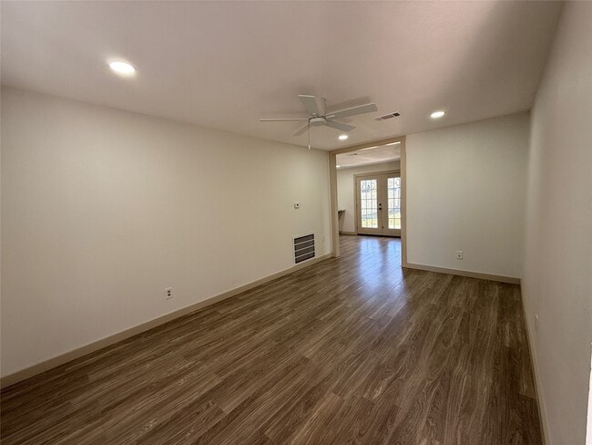 Photo - 7905 Farnsworth St