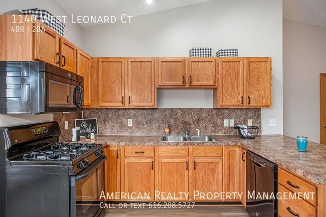 Photo - 1140 W Leonard Ct