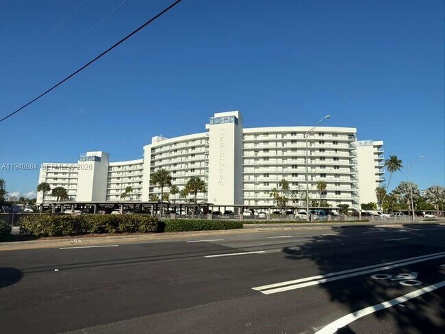 Photo - 2731 NE 14th Street Causeway Unidad 1009