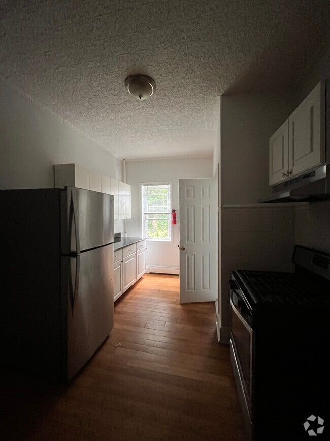 Building Photo - 29 Clarke Ave Unit 1L Rental