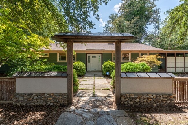 Photo - 223 Edgefield Ave NW