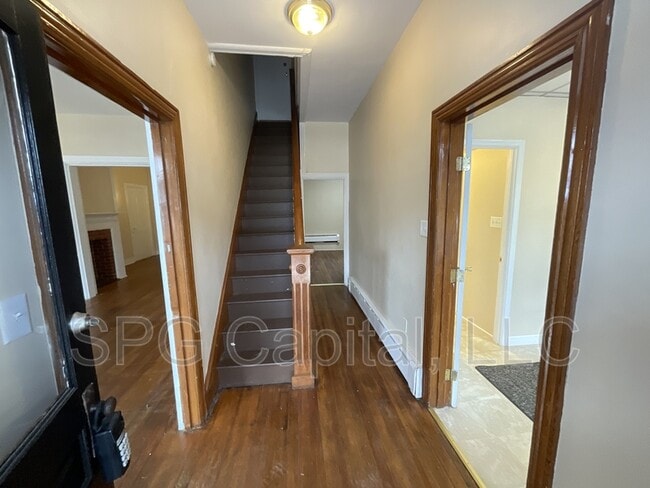 Photo - 104 N Main St