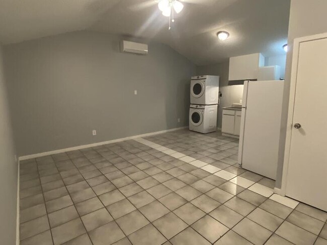 Photo - 1750 Morales St