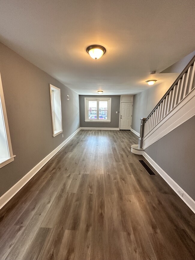 Photo - 218 W 5th St