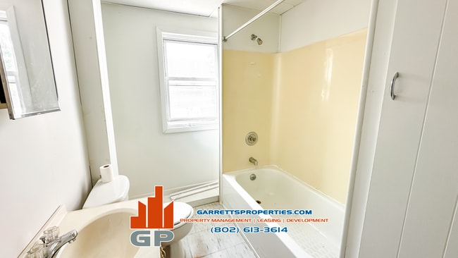 15 Brook St Unit 3