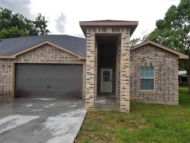 Building Photo - 8575 TX-105 Rental