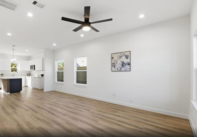 Photo - 7958 Henson St Unidad B
