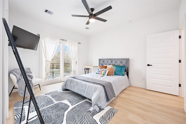 Photo - 4718 Market St