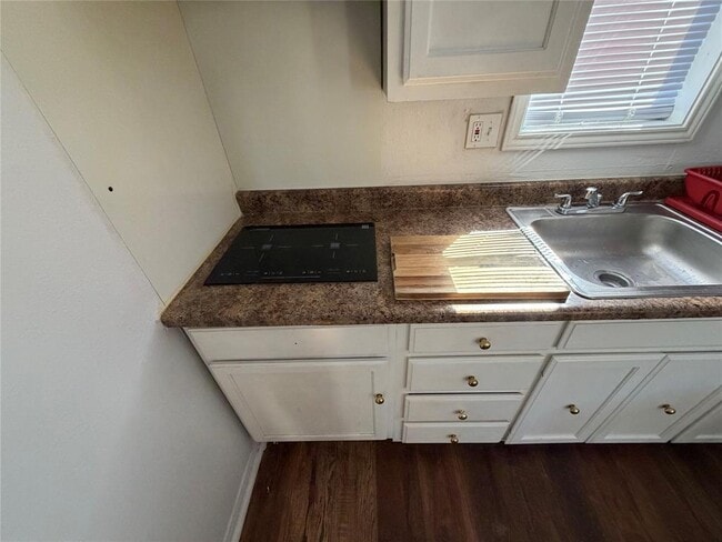 Photo - 2409 Sanders Ln