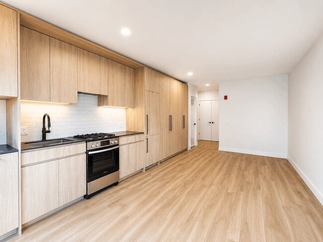 Photo - 1357 W Fulton St