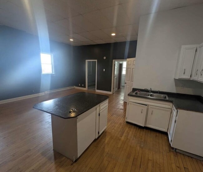 Photo - 120 Brown St