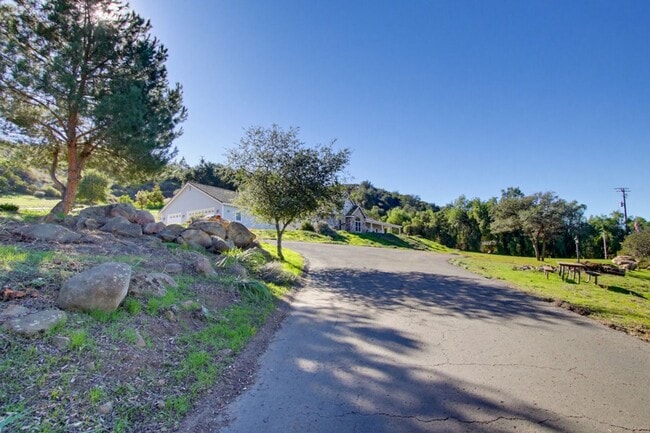 Photo - Stunning 4bed 3 bath 3088sqft home