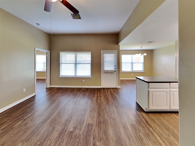 Photo - 3926 Cloudbluff Ln