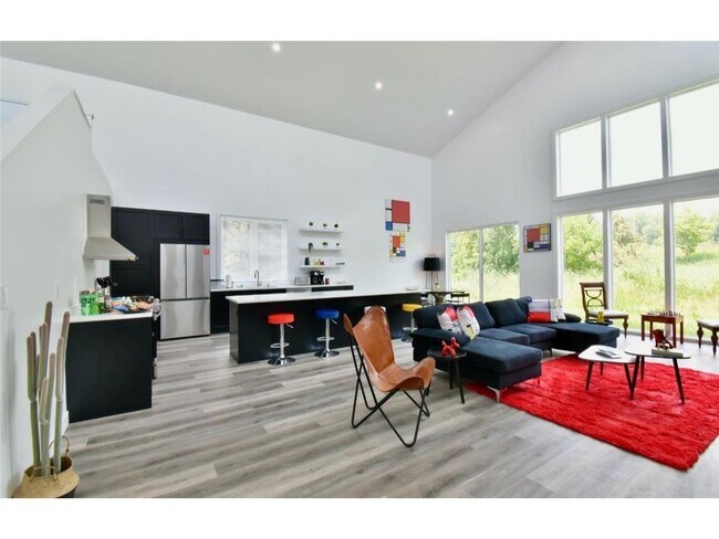 Photo - 1021 Gardner St E