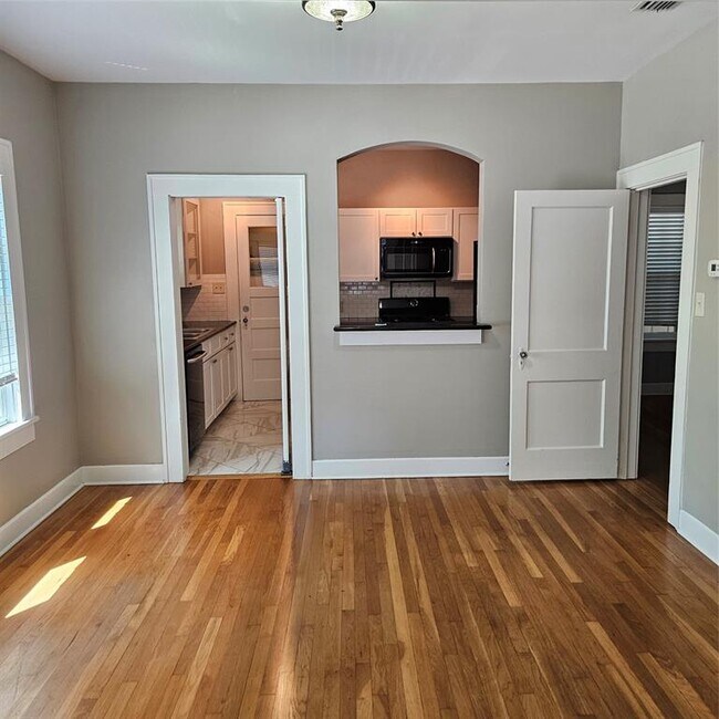 Photo - 506 W 7th St