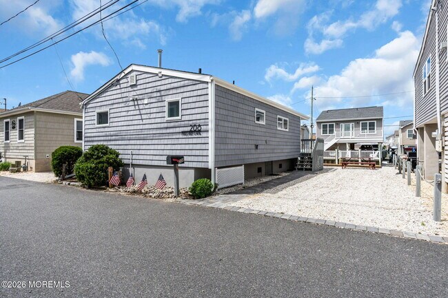 Photo - 208 Mallard Ln