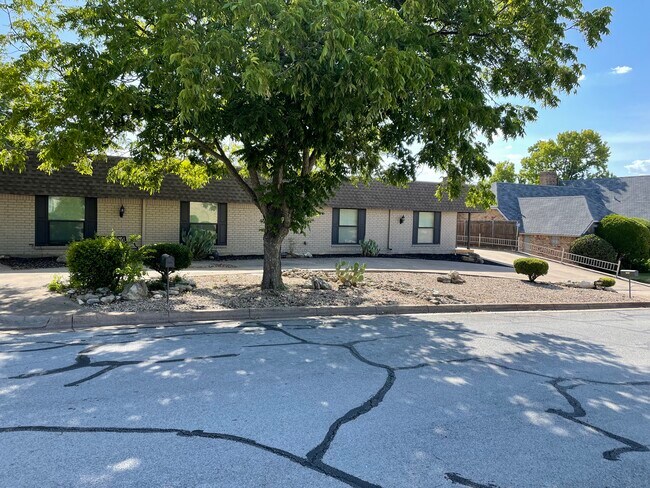 Building Photo - 4715 Ranch View Rd