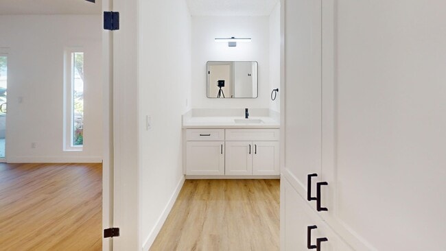 Photo - FREE RENT! Beautiful & Spacious 1 bed. Apt. In Van nuys.