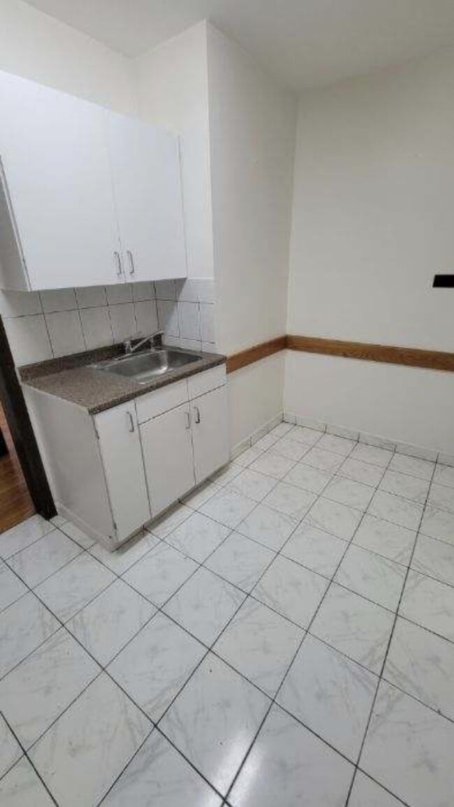 Photo - 2709 N Laramie Ave Unit 1W