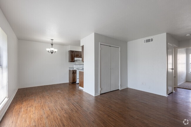 2BR, 2BA - 850SF - Living Room