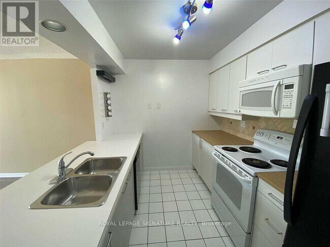 Photo - 50 Eglinton Ave W Unit 903