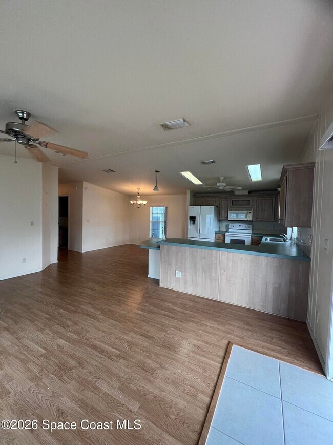 Photo - 495 Outer Dr