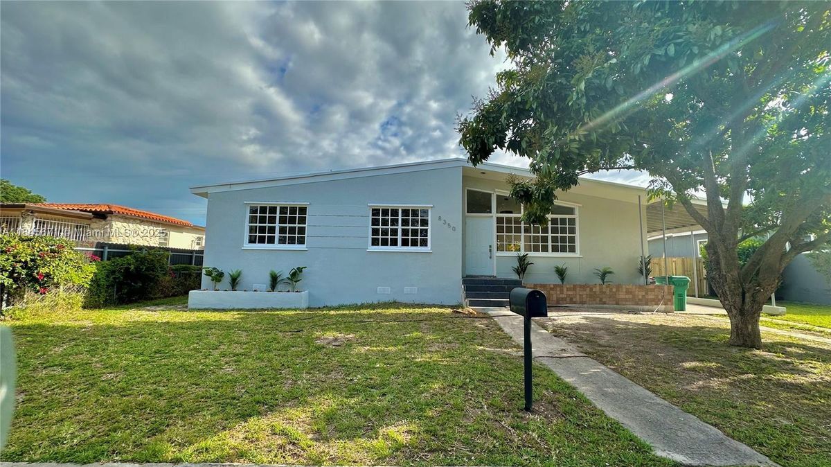 Photo - 8350 SW 32nd St Casa