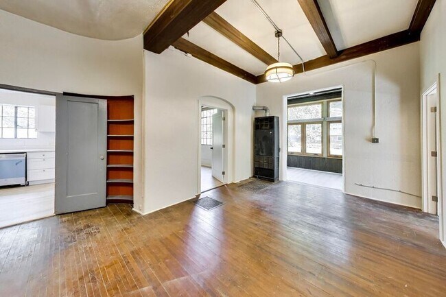 Building Photo - 7361 Claremont Ave Unit 02