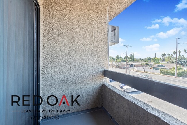 Photo - 8614 Woodley Ave Unidad 218