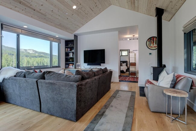 Photo - 17 Lakewood Dr Unit ID1255724P