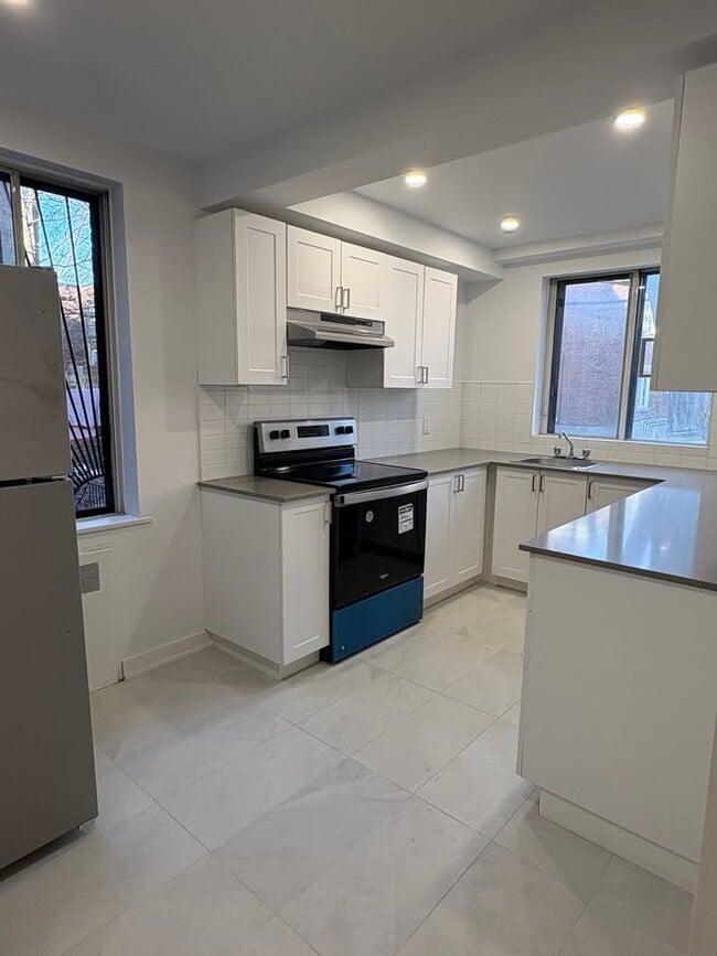 Photo - 4890 Plamondon Ave Unit 8