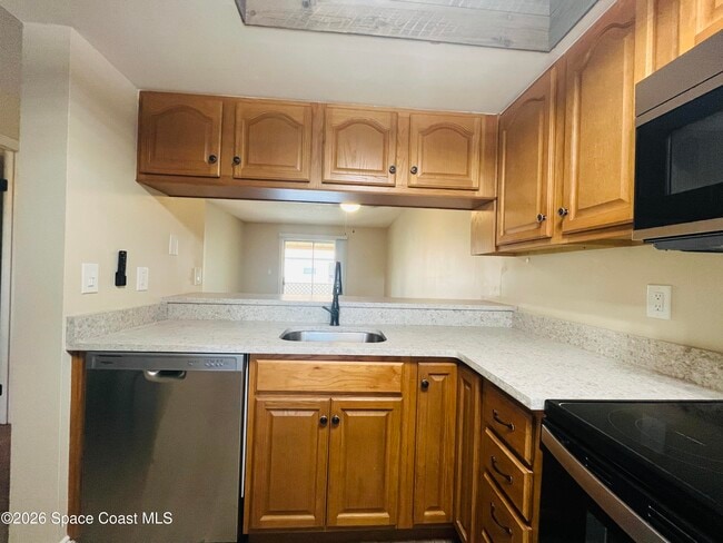 Photo - 2963 Sir Hamilton Cir Unit 8