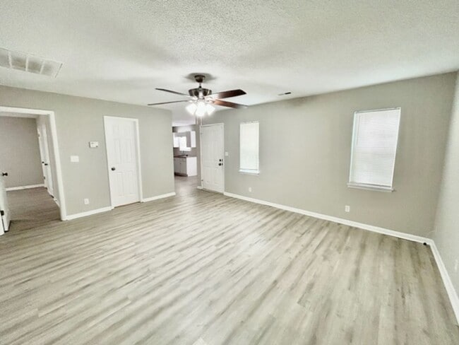 4304 Chalet Cir