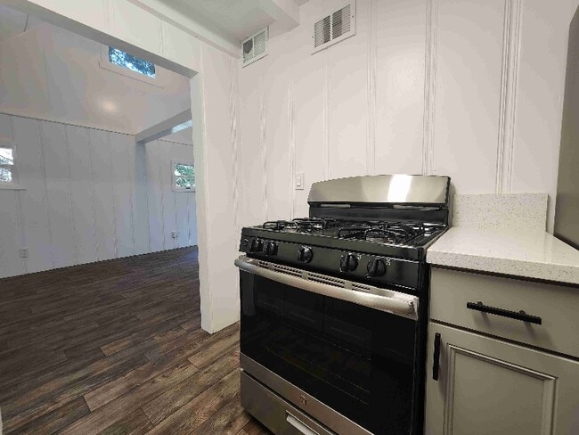 Photo - 825 Sierra Vista Dr