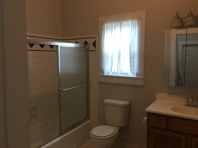 Bathroom - 2513 Annunciation St Unit Apt A