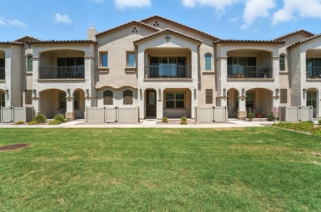 Building Photo - Like Brand New Luxurious Modern 3 Bedroom ... Rental