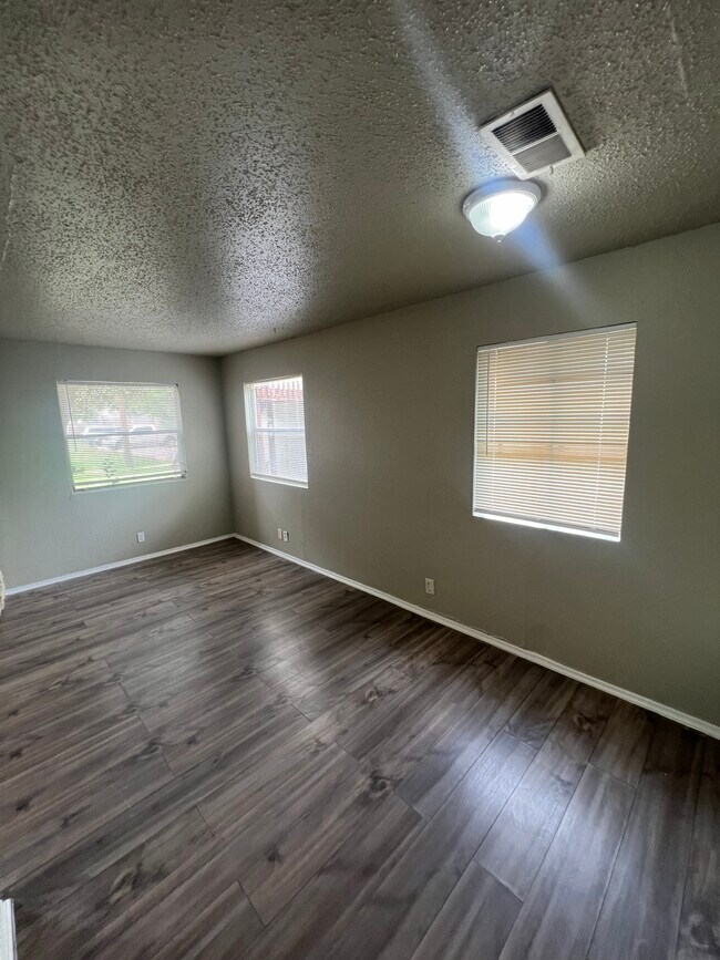 Photo - 901 Taulbee Ln