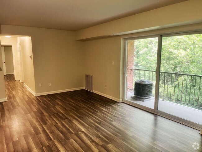 Building Photo - 2 Bed 1 Bath SE DC Unit 402 Rental